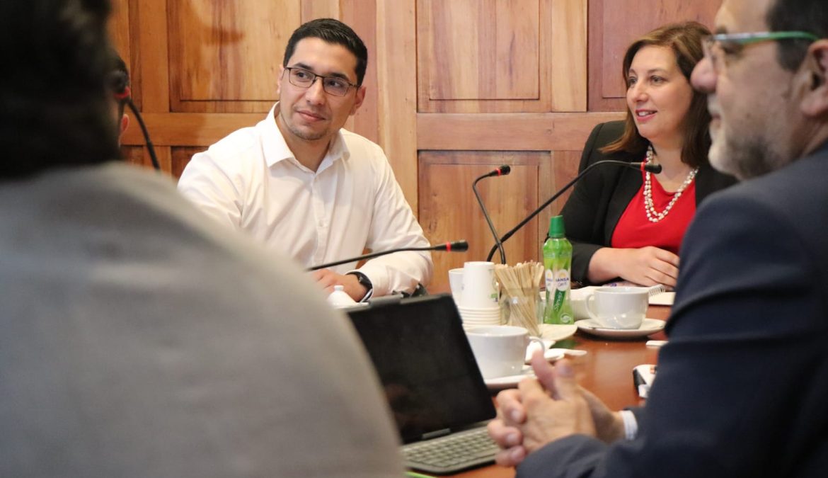 Vicepresidente Barra alerta sobre deriva conservadora en el Consejo Constitucional y respalda veto a Ley de Usurpaciones